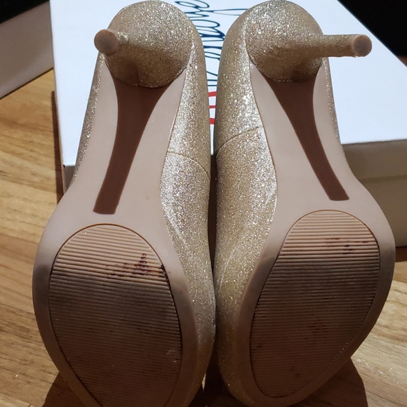 Heels - Picture 3 of 4